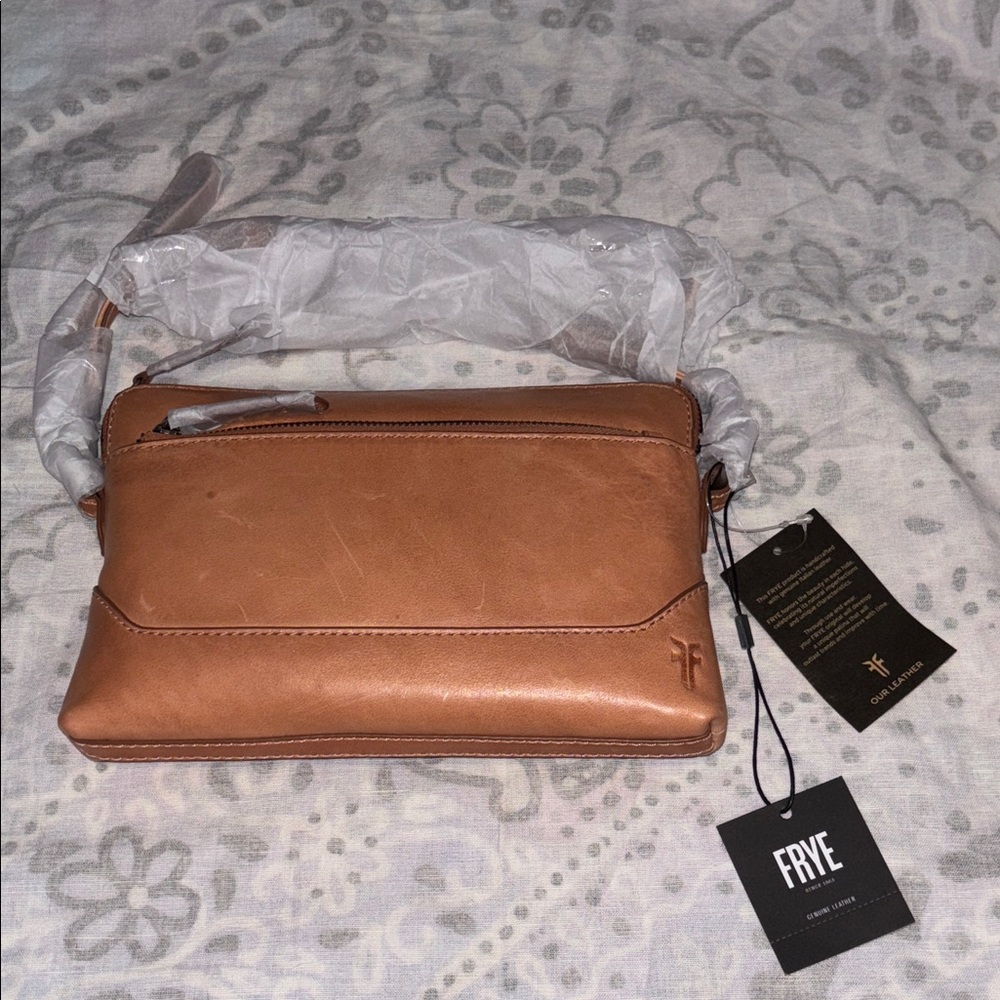 NEW Frye Melissa Crossbody Wristlet Leather Bag Apricot DB1104